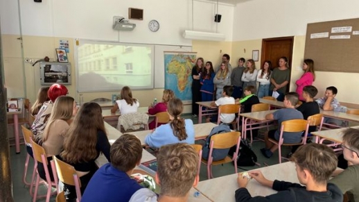 Naše prezentace – charakteristické české věci; foto: web školy