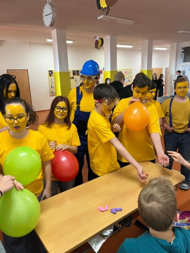 Den hrdinů; foto: web školy