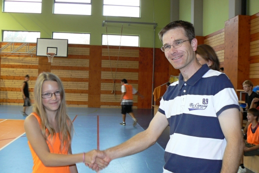 Předání diplomu 8. A - 1. misto